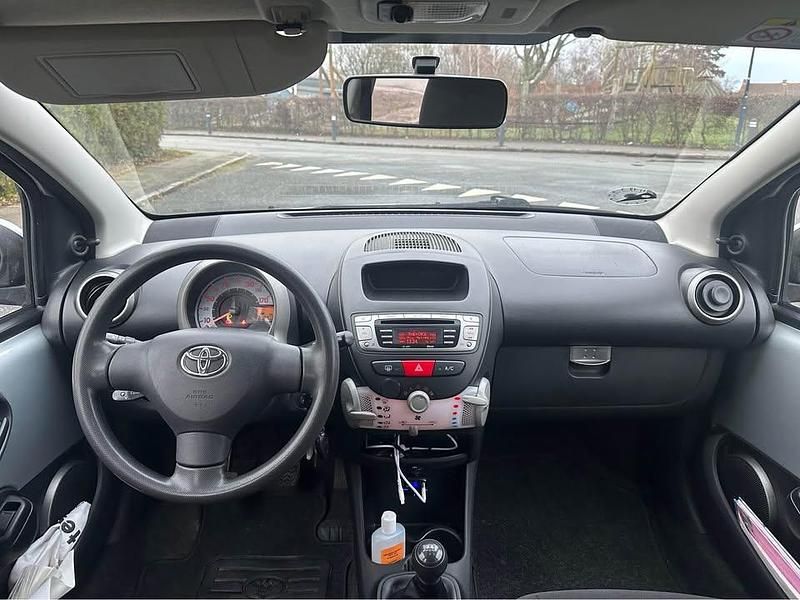 Brugt Toyota Aygo 68 HK (50 kW) 2013 Grå Hatchback