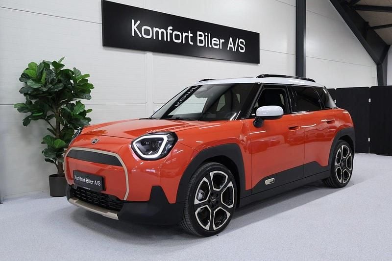 Ny Mini Aceman Favoured 135 kW (184 HK) 2025 Orangemetal SUV