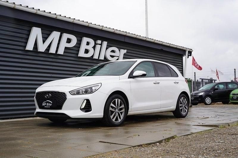 Hvid Brugt 2017 Hyundai i30 Trend Hatchback | 89.900 kr. (Lidt for dyr) - Billede 1/4