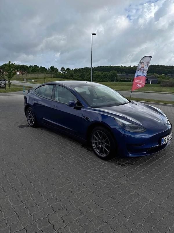 Blå Brugt 2023 Tesla Model 3 Standard Range Sedan | 200.000 kr. (God pris) - Billede 1/4
