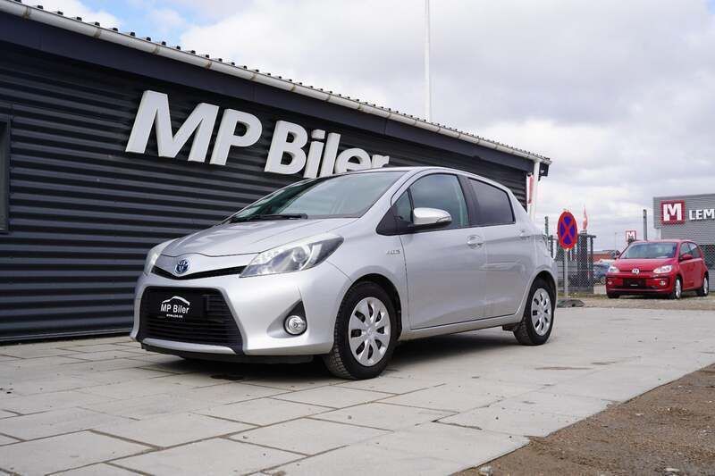 Sølvmetal Brugt 2013 Toyota Yaris Hybrid H1 Hatchback | 39.900 kr. - Billede 1/4