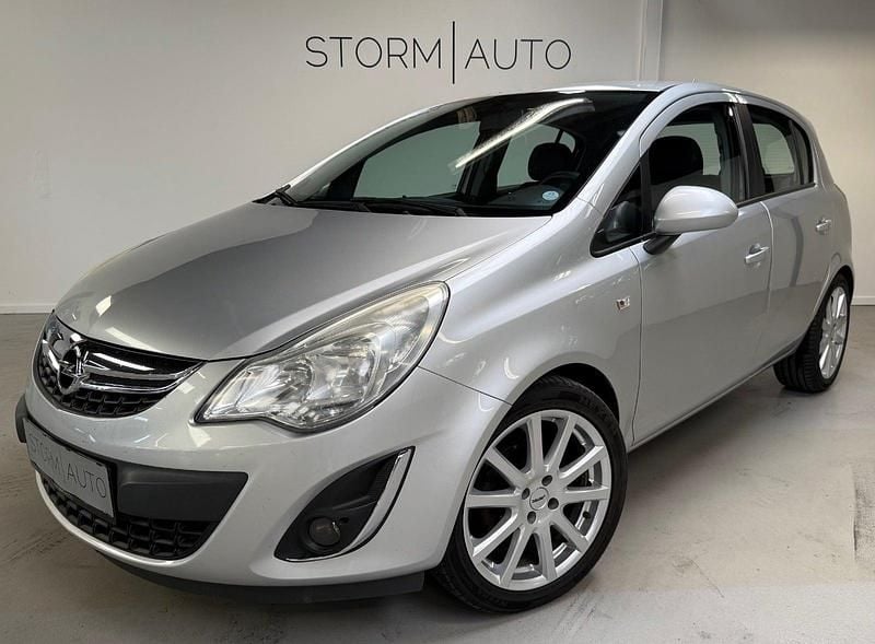 Sølvmetal Brugt 2012 Opel Corsa Cosmo | 50.000 kr. (Dyr) - Billede 1/4