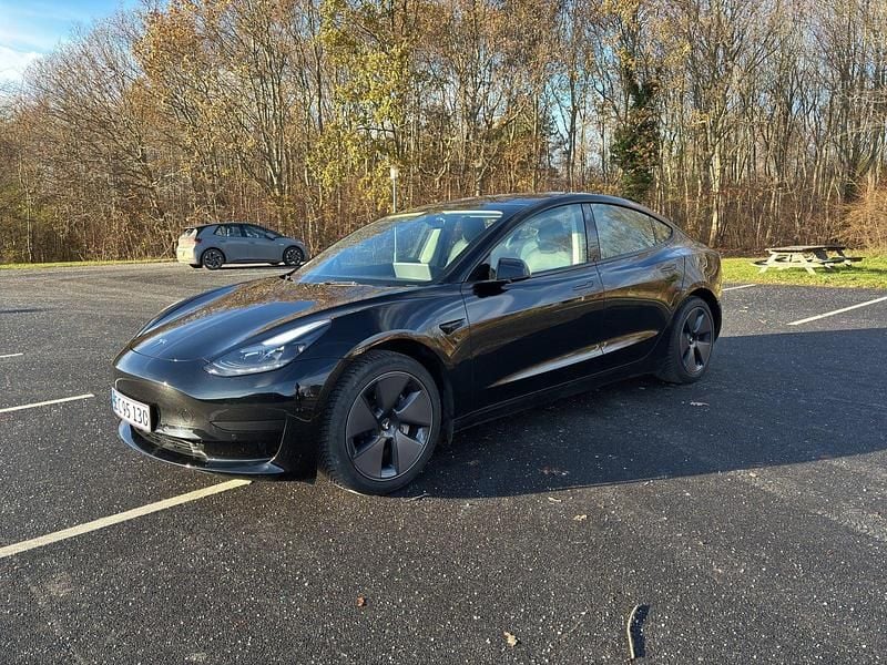 Sortmetal Brugt 2022 Tesla Model 3 RWD Sedan | 194.900 kr. (God pris) - Billede 1/4