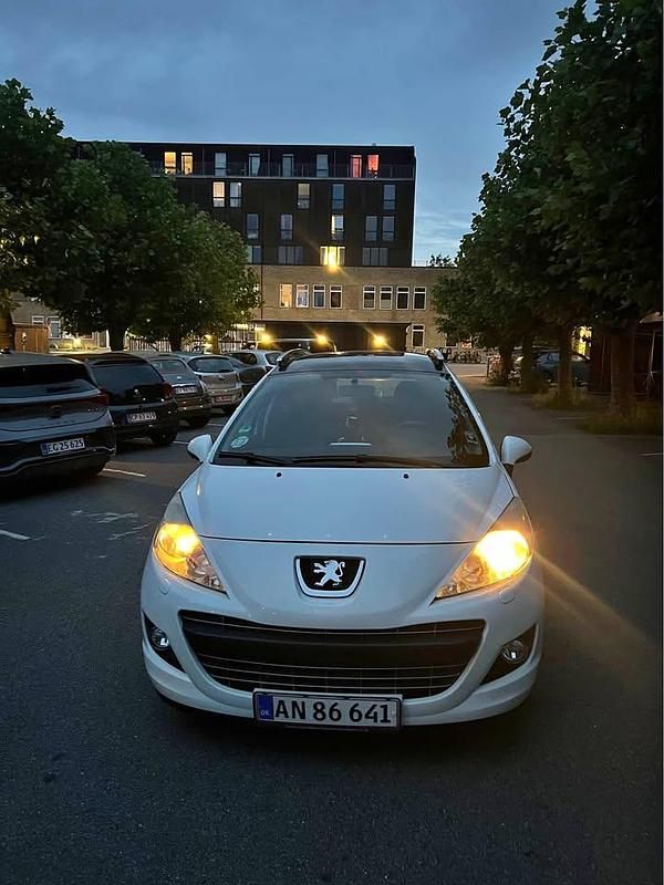 Hvid Brugt 2011 Peugeot 207 Stationcar | 28.999 kr. (Fair pris) - Billede 1/4