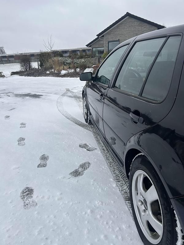 sort Brugt 2002 VW Golf IV Comfortline Hatchback | 20.000 kr. - Billede 1/6