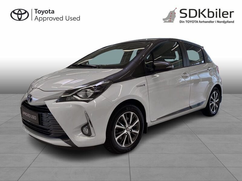 Pearl white/black Brugt 2019 Toyota Yaris Hybrid H3 Hatchback | 144.900 kr. (Fair pris) - Billede 1/4