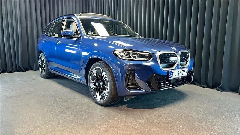 Phytonic blue Brugt 2023 BMW iX3 M Sport SUV | 399.900 kr. (God pris) - Billede 1/1