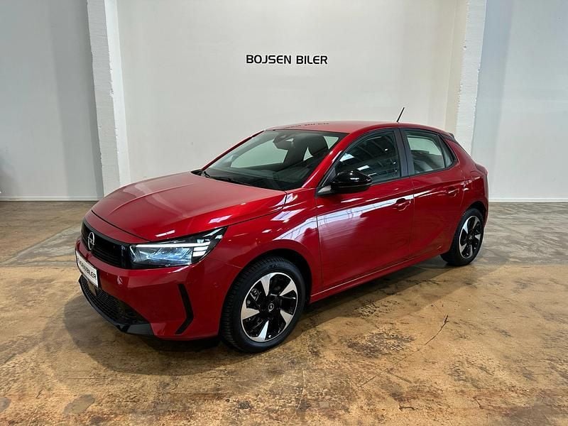 Cardio red metallic Brugt 2023 Opel Corsa-e Elegance Hatchback | 139.990 kr. (Fair pris) - Billede 1/4