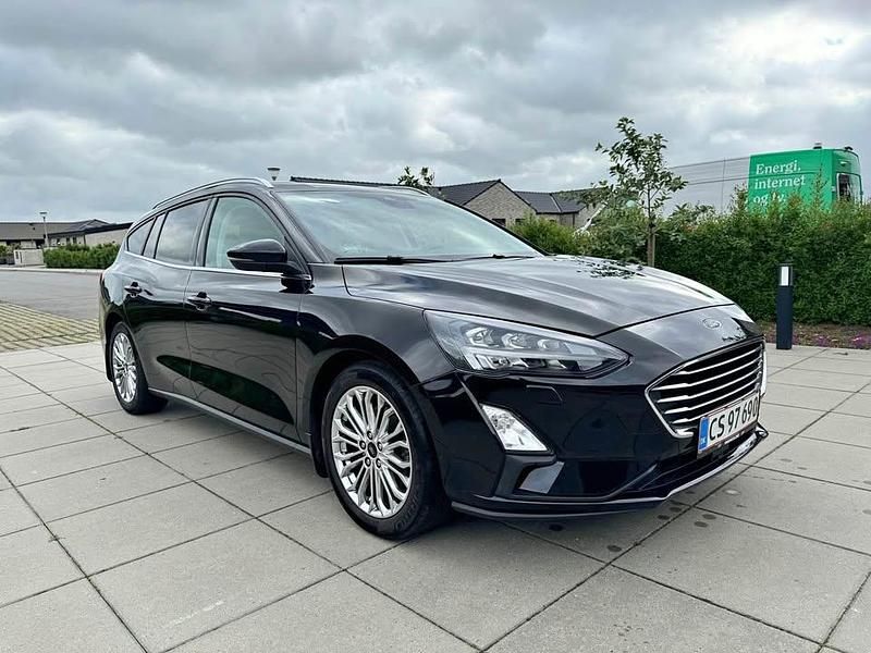 Sort Brugt 2020 Ford Focus Titanium Stationcar | 139.000 kr. (Fair pris) - Billede 1/4
