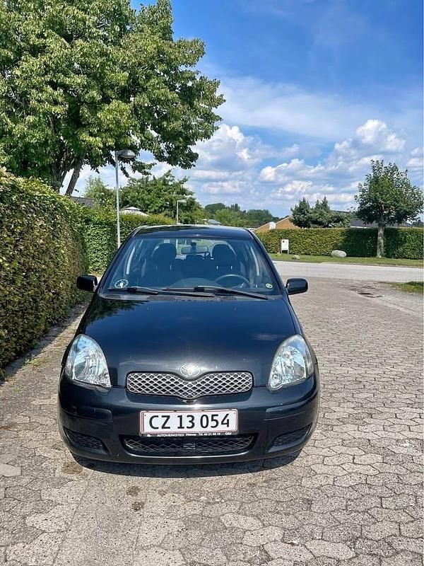 Brugt 2004 Toyota Yaris Terra Hatchback | 15.999 kr. - Billede 1/4
