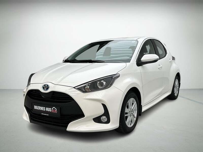 Hvid Brugt 2022 Toyota Yaris Hybrid Active Hatchback | 179.900 kr. (Fair pris) - Billede 1/4