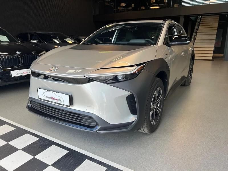 Sølvmetal Ny 2025 Toyota bZ4X Comfort SUV | 279.900 kr. (Super pris) - Billede 1/4