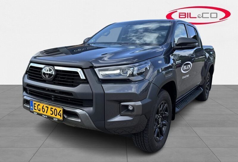 1g3 ash grey Ny 2025 Toyota HiLux T4 Afhentning | 449.000 kr. - Billede 1/4