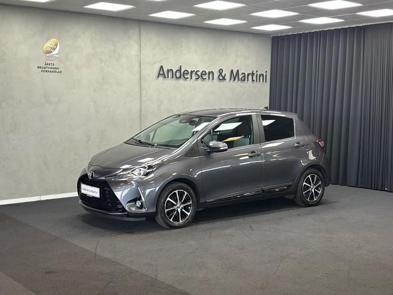 Koksgraa Brugt 2020 Toyota Yaris T3 Hatchback | 148.800 kr. (Fair pris) - Billede 1/4