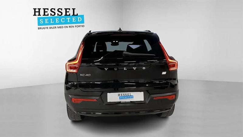 Brugt Volvo XC40 Core 169 kW (231 HK) 2022 Onyx black metallic SUV