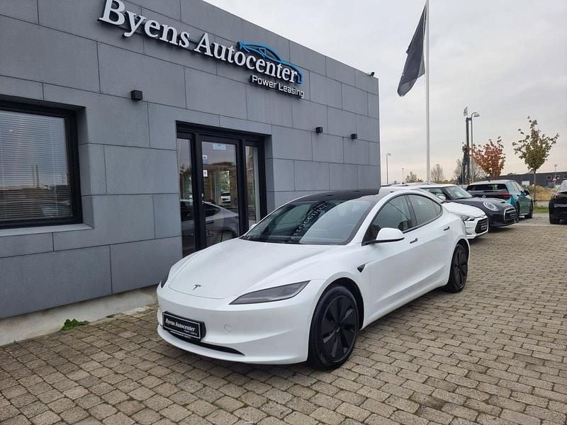 Perlemorshvid Brugt 2023 Tesla Model 3 RWD Sedan | 279.900 kr. (Fair pris) - Billede 1/4