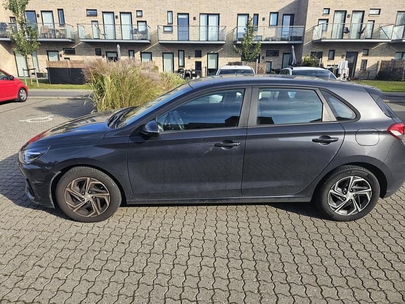 Grå Brugt 2021 Hyundai i30 Essential Hatchback | 164.200 kr. (Fair pris) - Billede 1/5