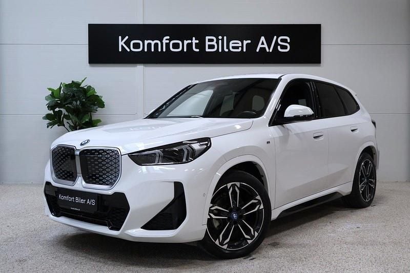 Hvid Brugt 2023 BMW iX1 M Sport SUV | 314.900 kr. (God pris) - Billede 1/4