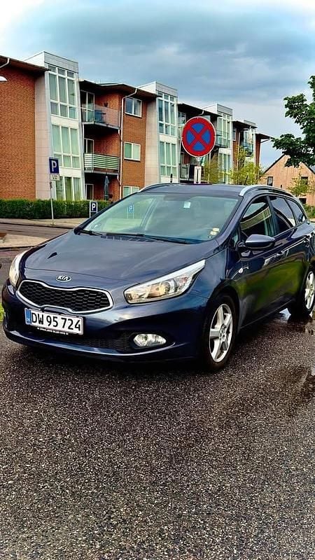 Grå Brugt 2013 Kia Ceed Hatchback | 45.999 kr. (Fair pris) - Billede 1/4