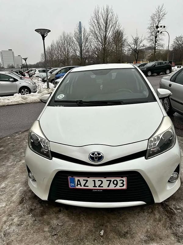 Brugt Toyota Yaris Hybrid Multidrive S 75 HK (55 kW) 2013 Hatchback