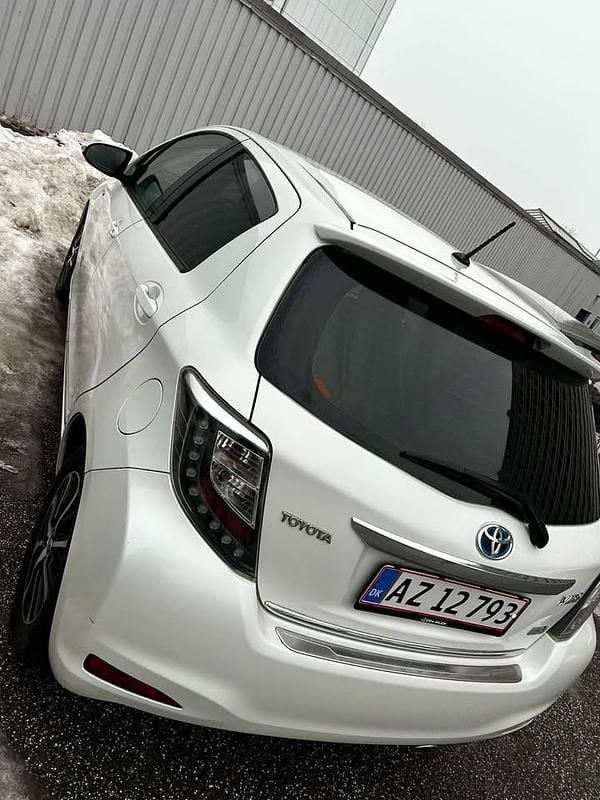 Brugt Toyota Yaris Hybrid Multidrive S 75 HK (55 kW) 2013 Hatchback