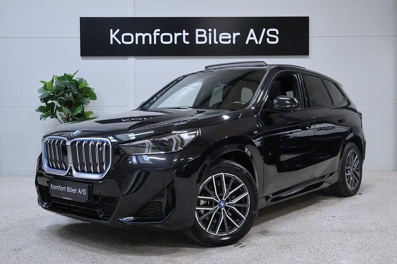 Sortmetal Brugt 2023 BMW iX1 M Sport SUV | 359.900 kr. (Fair pris) - Billede 1/4