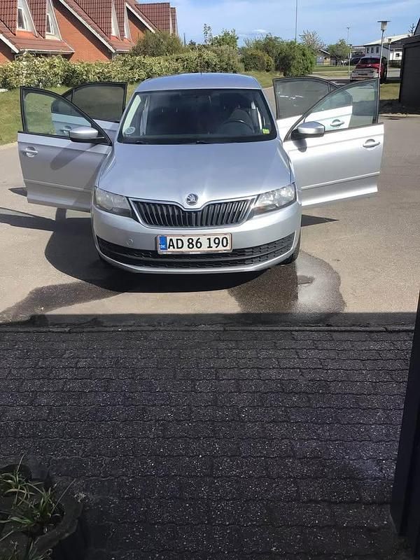 Brugt Skoda Rapid 105 HK (77 kW) 2013 Grå Hatchback