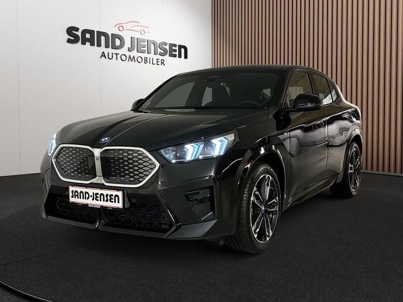 Sortmetal Brugt 2024 BMW iX2 M Sport SUV | 319.900 kr. (God pris) - Billede 1/4
