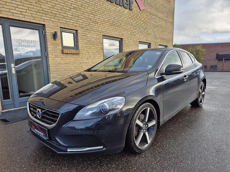 Sort Brugt 2016 Volvo V40 Hatchback | 99.900 kr. (Fair pris) - Billede 1/3