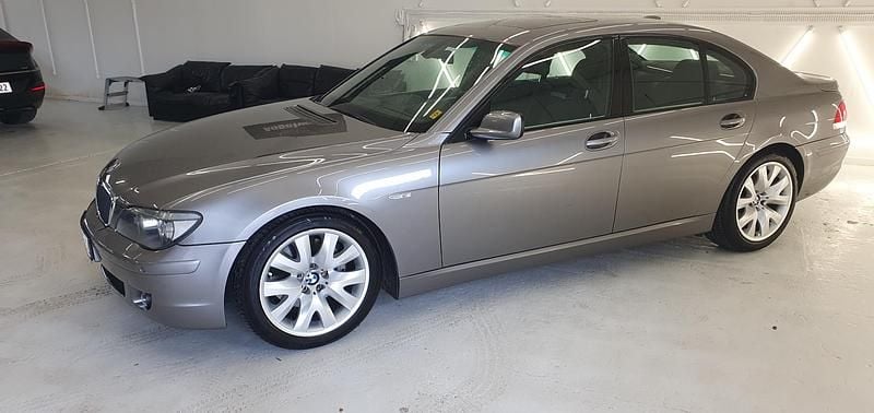 Sølv Brugt 2005 BMW 740 Sedan | 145.000 kr. - Billede 1/4