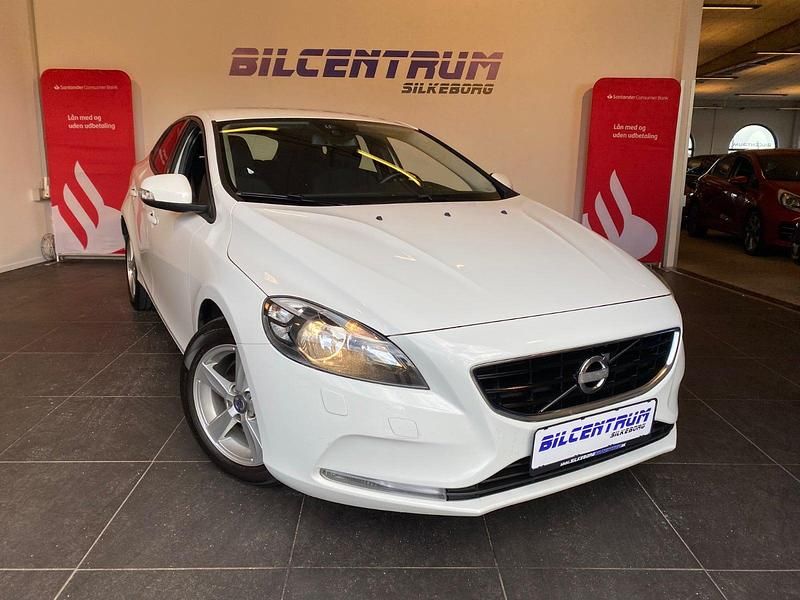 Hvid Brugt 2014 Volvo V40 Kinetic Stationcar | 109.900 kr. (Fair pris) - Billede 1/4