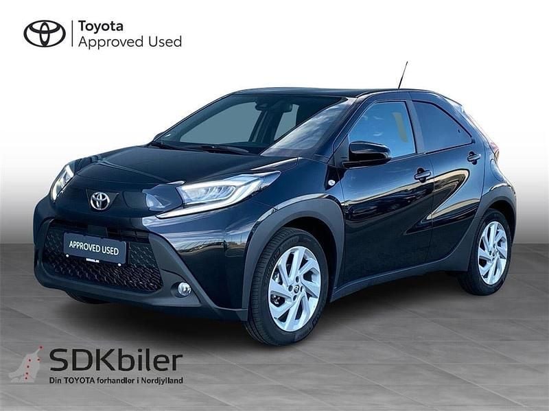 Ny Toyota Aygo X Active 72 HK (52 kW) 2025 209 night sky black SUV