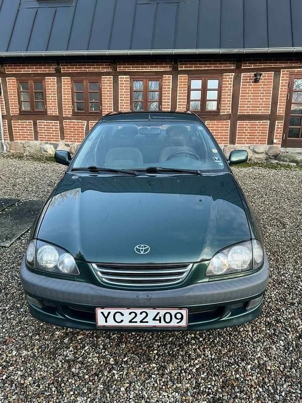 Brugt Toyota Avensis 110 HK (80 kW) 2000