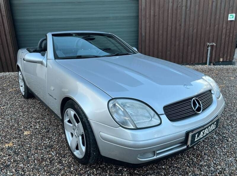 Sølvmetal Brugt 1996 Mercedes SLK230 Cabriolet | 99.800 kr. (God pris) - Billede 1/4