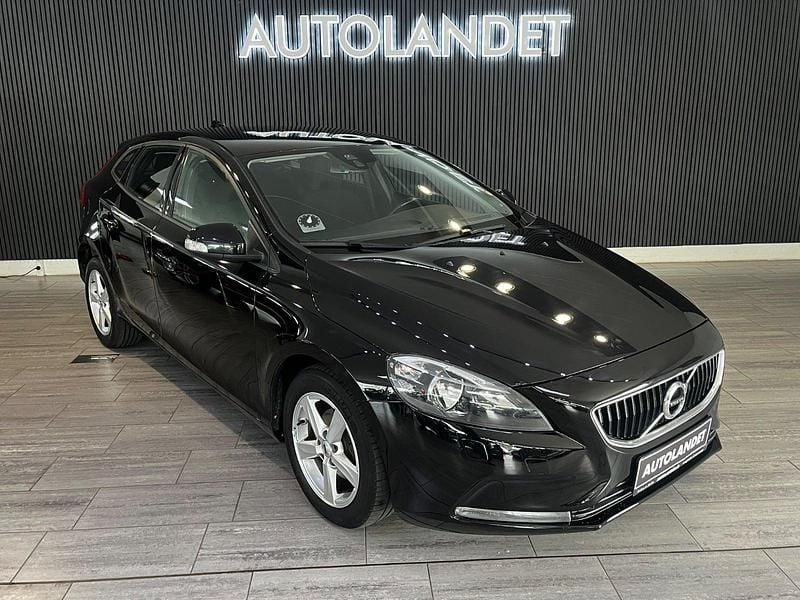 Sort Brugt 2017 Volvo V40 Kinetic Stationcar | 99.800 kr. (Fair pris) - Billede 1/4