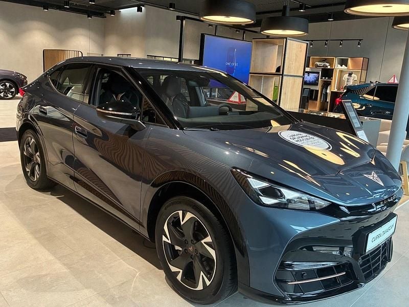 Ny Cupra Tavascan 210 kW (286 HK) 2025 Mørkblå SUV