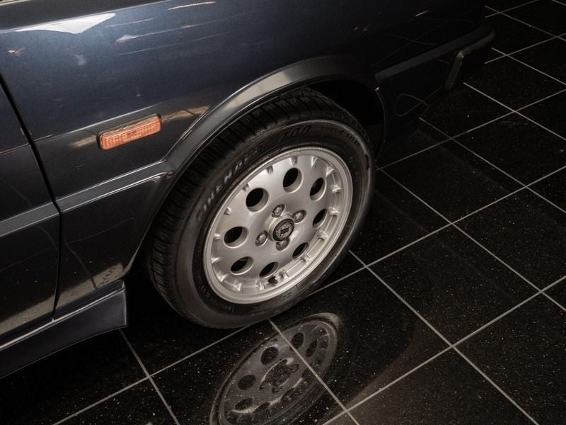 Brugt Lancia Delta 138 HK (101 kW) 1990 Blå Hatchback