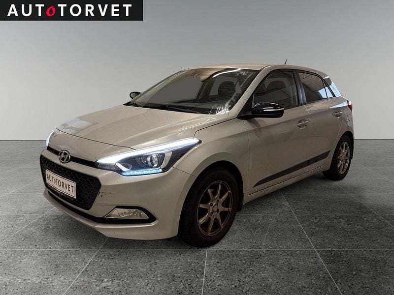 Sølvmetal Brugt 2015 Hyundai i20 Comfort Hatchback | 49.700 kr. (Super pris) - Billede 1/4