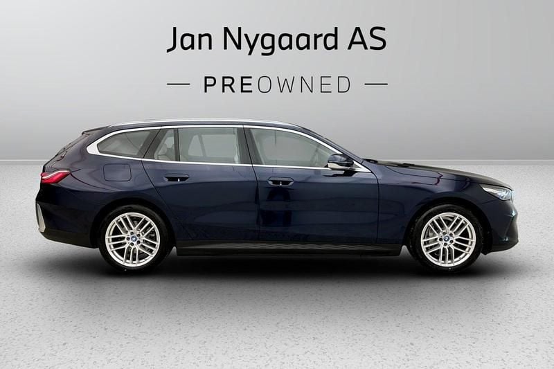 Ny BMW i5 Sport Line 250 kW (340 HK) 2025 Mørkblåmetal Sedan