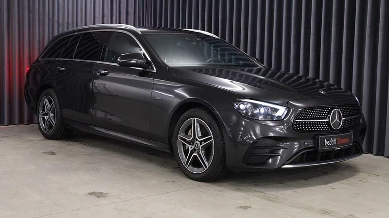 Gråmetal Brugt 2020 Mercedes E300 AMG line Stationcar | 449.900 kr. (Dyr) - Billede 1/4