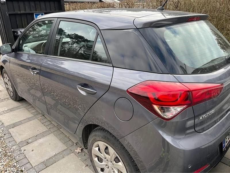 Brugt Hyundai i20 83 HK (61 kW) 2016 Grå Hatchback