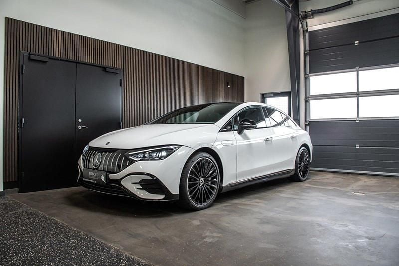 Hvid Brugt 2022 Mercedes EQE350 AMG line Sedan | 489.800 kr. (Dyr) - Billede 1/4