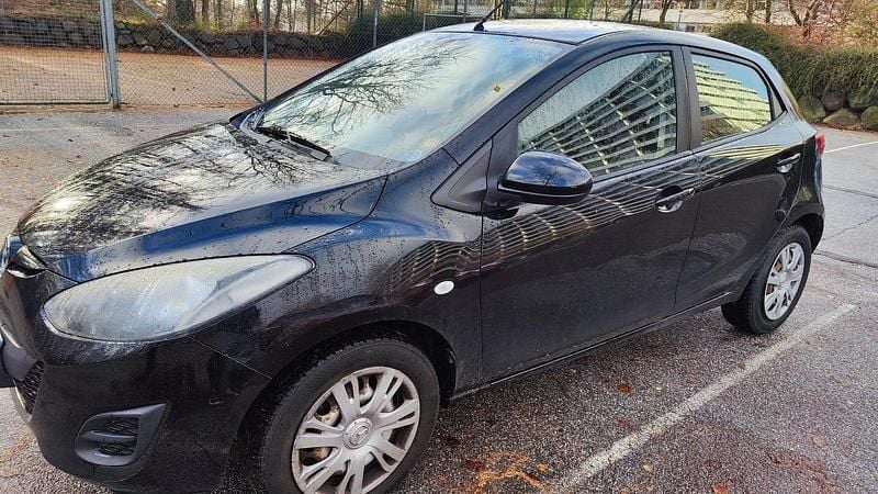 Sort Brugt 2011 Mazda 2 Comfort Hatchback | 24.900 kr. (God pris) - Billede 1/4