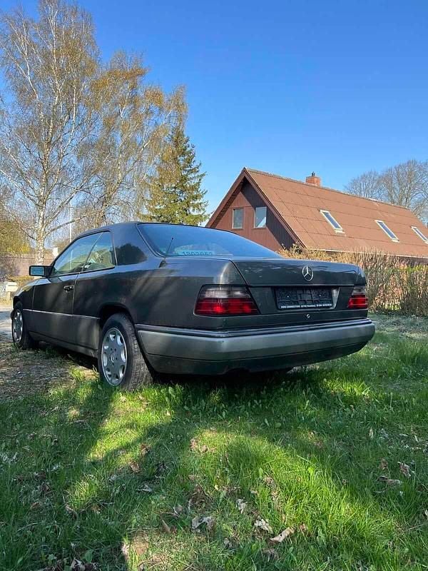 Brugt Mercedes E220 150 HK (110 kW) 1993 Guld Coupe