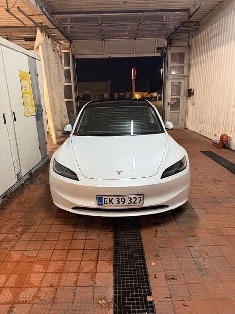 Hvidmetal Brugt 2023 Tesla Model 3 RWD Sedan | 229.900 kr. (God pris) - Billede 1/4