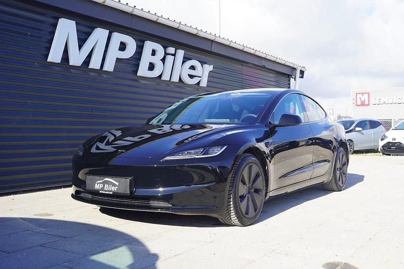 Sort Brugt 2024 Tesla Model 3 Long Range AWD Sedan | 309.900 kr. (Fair pris) - Billede 1/4