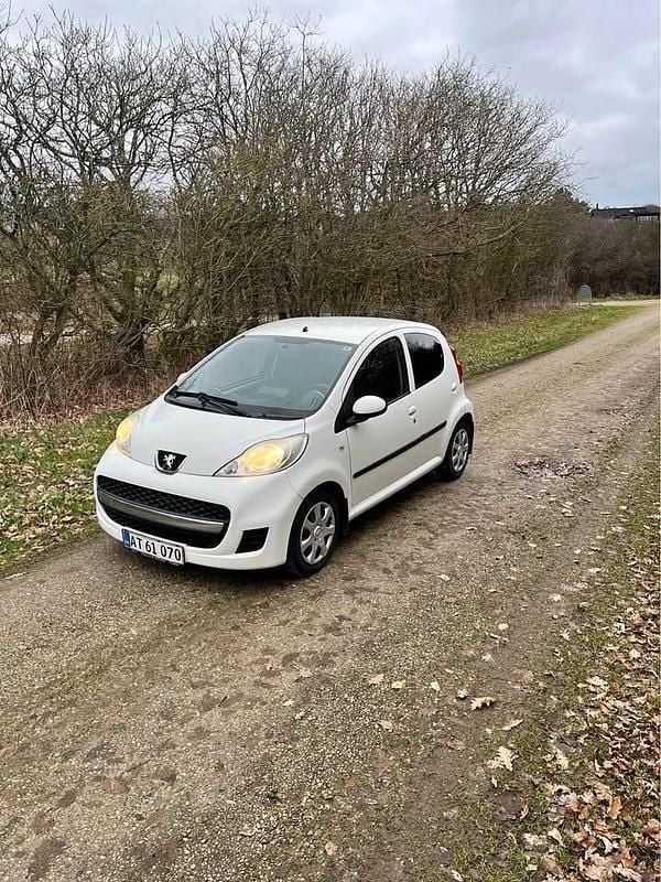 Brugt 2011 Peugeot 107 Hatchback | 28.500 kr. (Lidt for dyr) - Billede 1/4