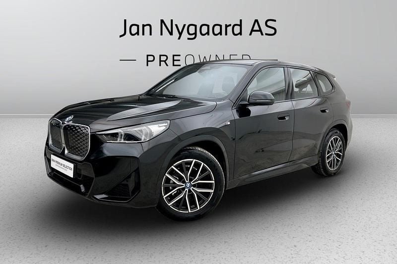 Sortmetal Brugt 2024 BMW iX1 M Sport SUV | 349.000 kr. (Fair pris) - Billede 1/3