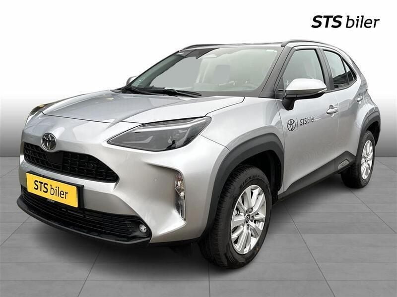 Shimmering silver Ny 2024 Toyota Yaris Cross Active SUV | 189.900 kr. - Billede 1/2
