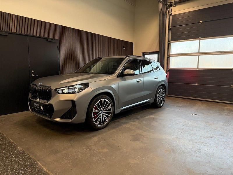 Grå Brugt 2023 BMW iX1 M Sport SUV | 414.800 kr. - Billede 1/4